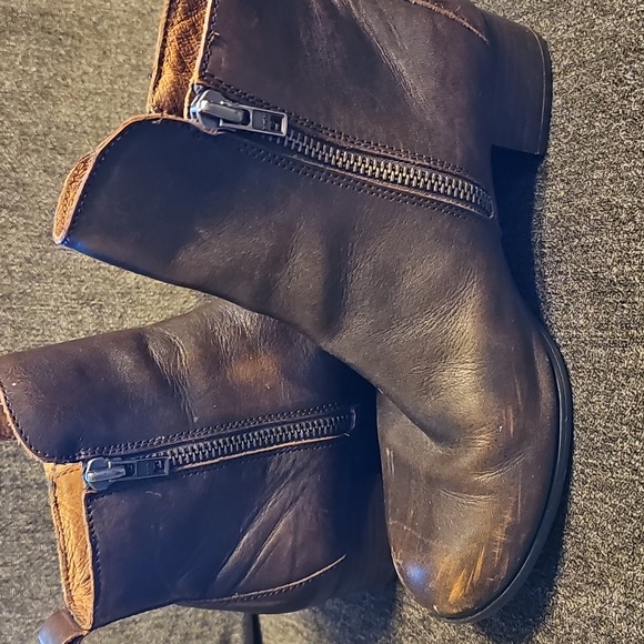 ๐ค Born Brown Leather Ankle Boots - Picture 6 of 8